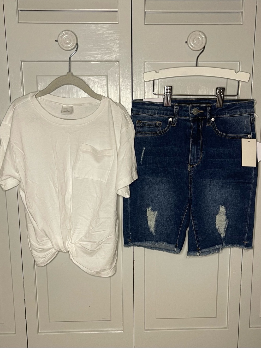 Girls Nordstrom White Knot Front Tee & Joe’s Jeans Bermuda Shorts